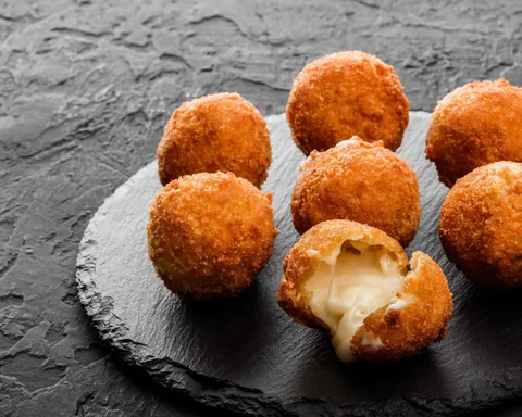Bolinha de presunto e muçarela
